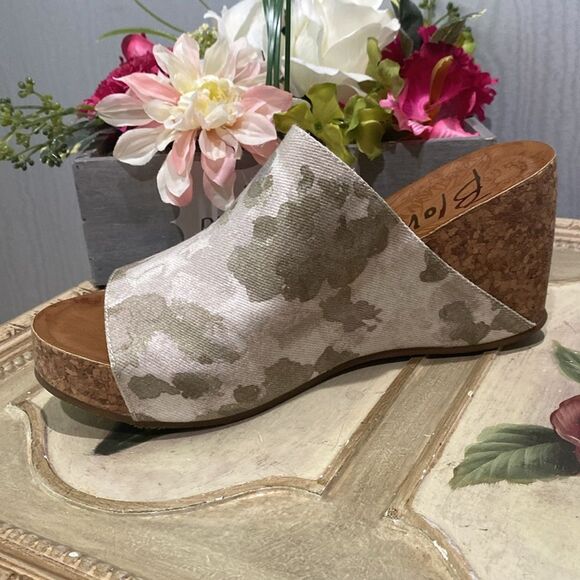 Blowfish Malibu Haxy Band Camo Cork Wedges Sz 10 - Picture 5 of 12